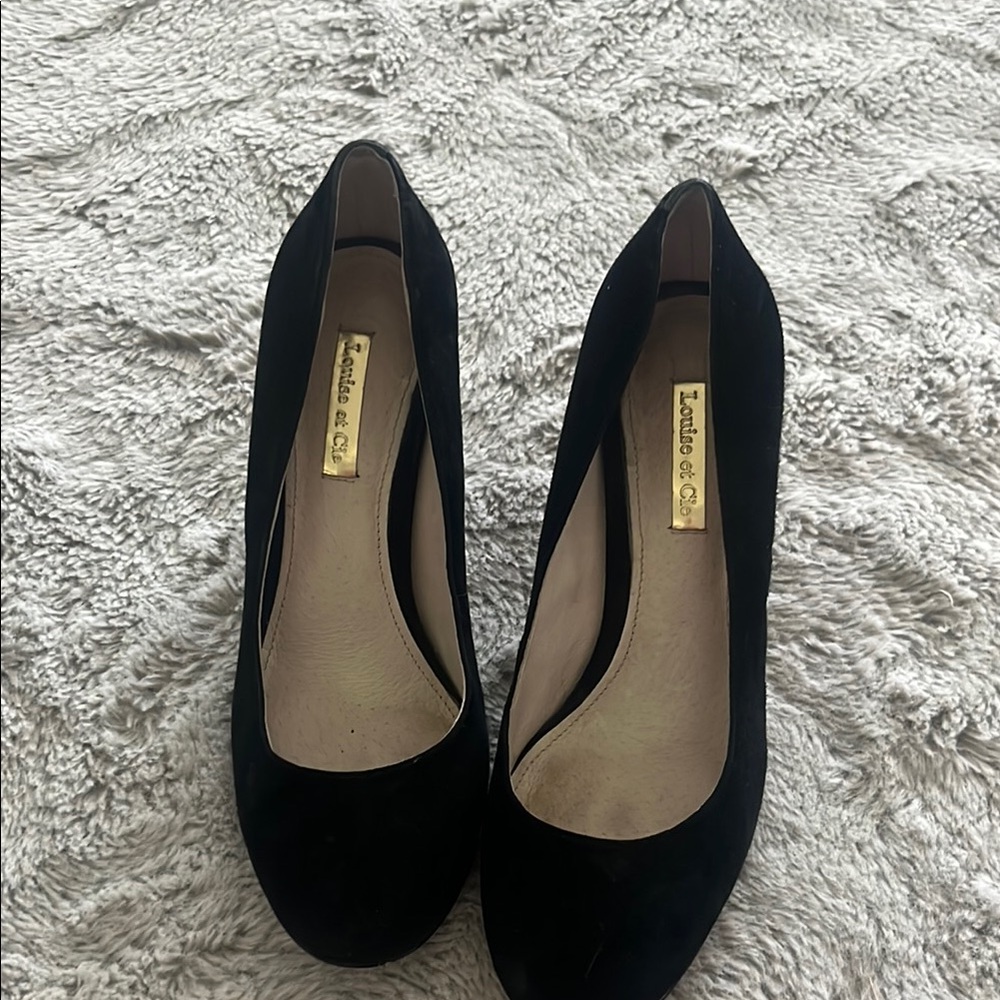 Elegant Black Pumps by